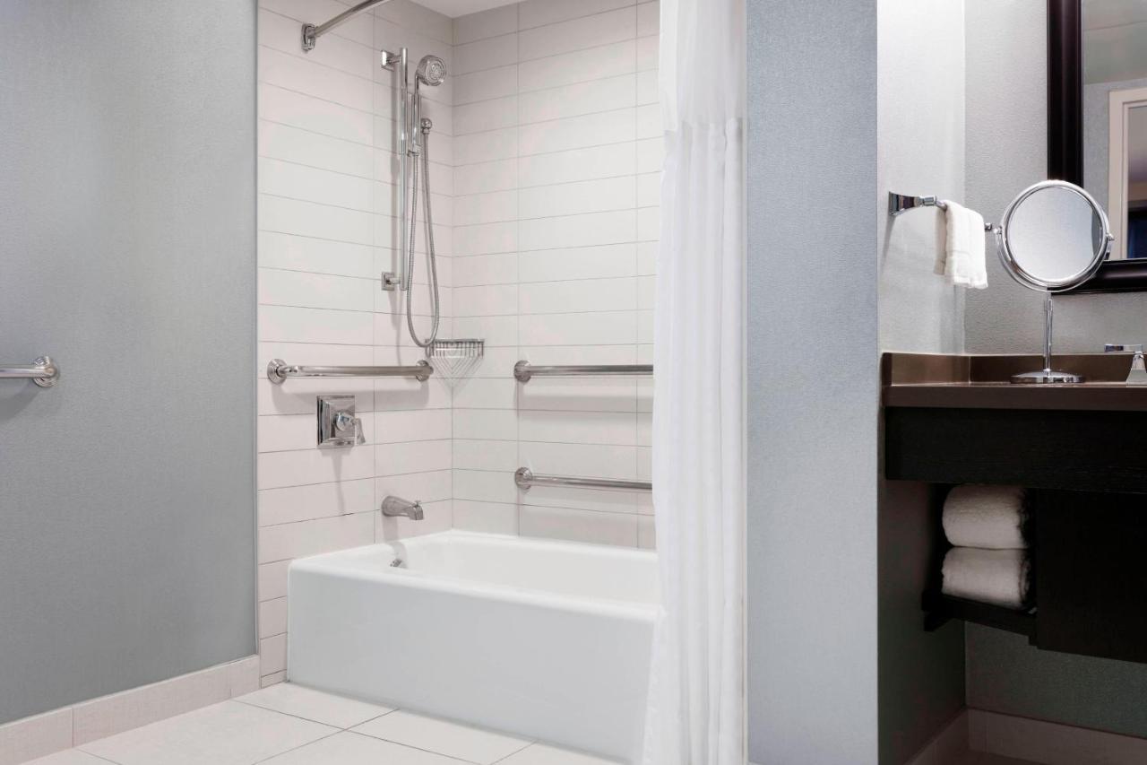 Traditional King, Guest room, 1 King,1371380777:JPEG