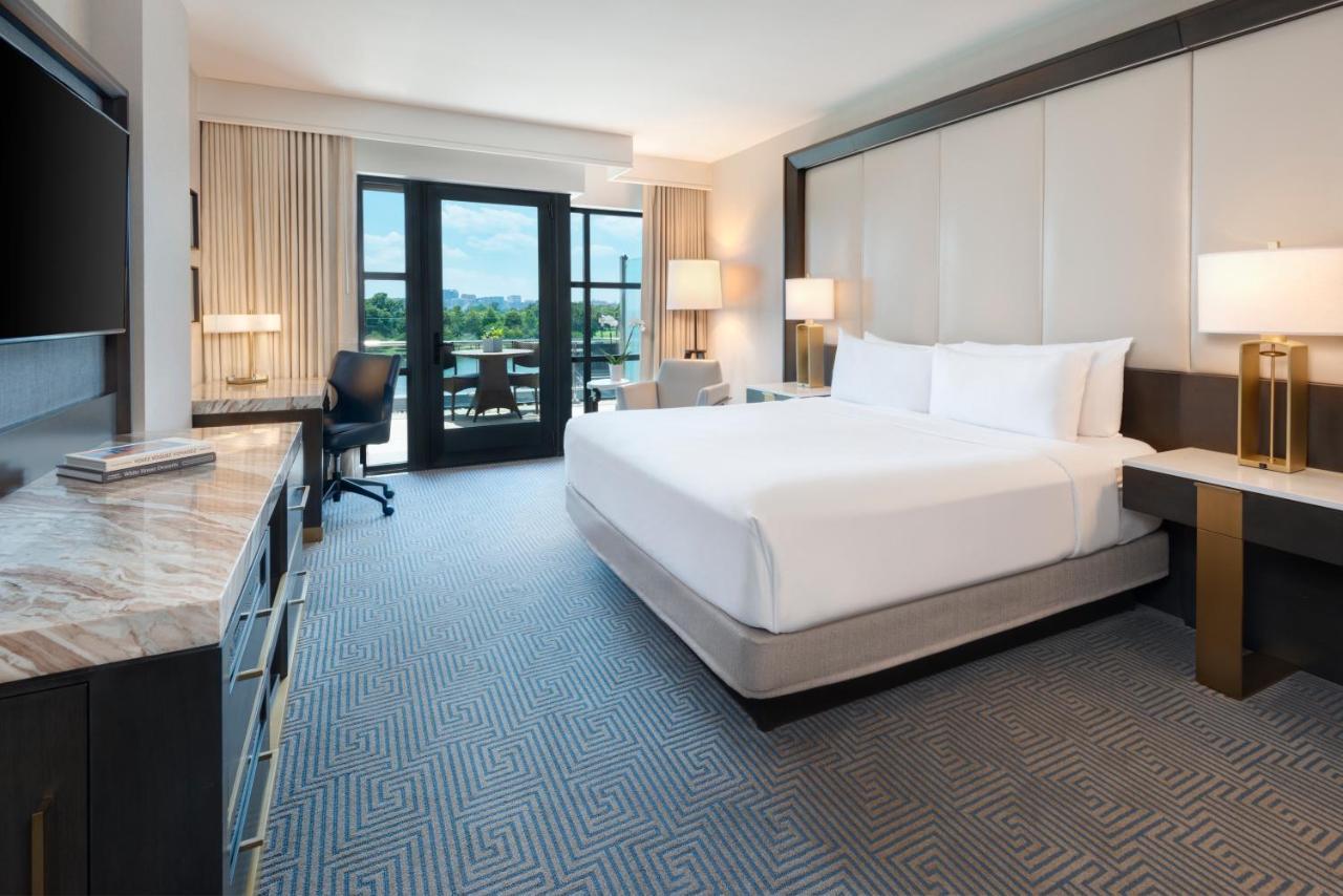 Premium Zimmer mit Kingsize-Bett, Balkon und Flussblick