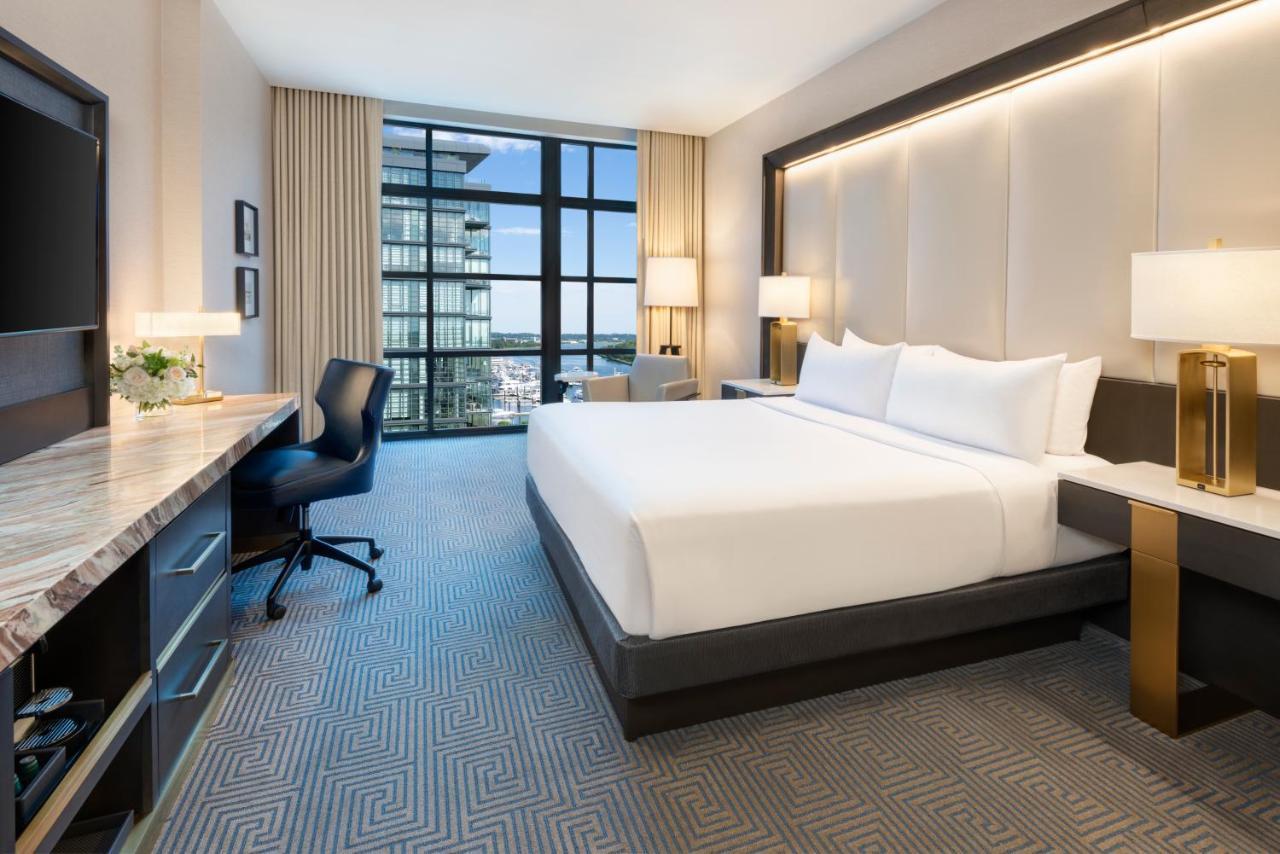 Premium Zimmer mit Kingsize-Bett und Blick auf den Kai – obere Etage
