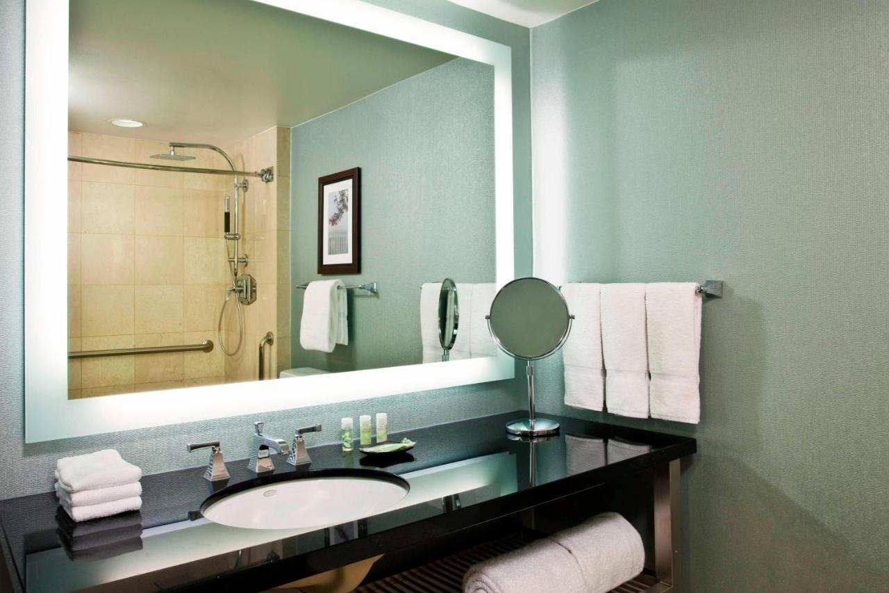 Deluxe King, Guest room, 1 King,1371380915:JPEG