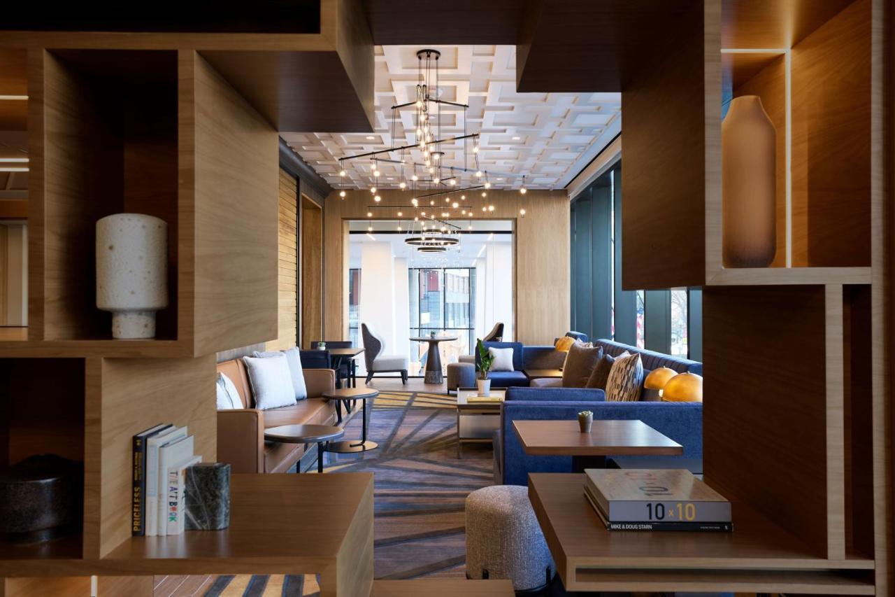 One-Bedroom King Suite City View Club Lounge Access