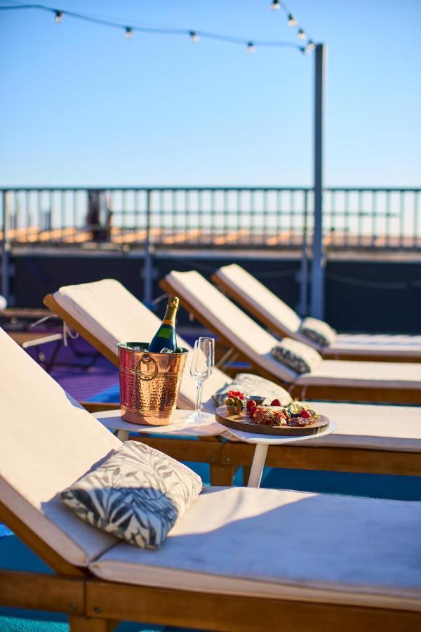 Deluxe Guest Room with 1 Queen, Dupont,1555163902:JPEG