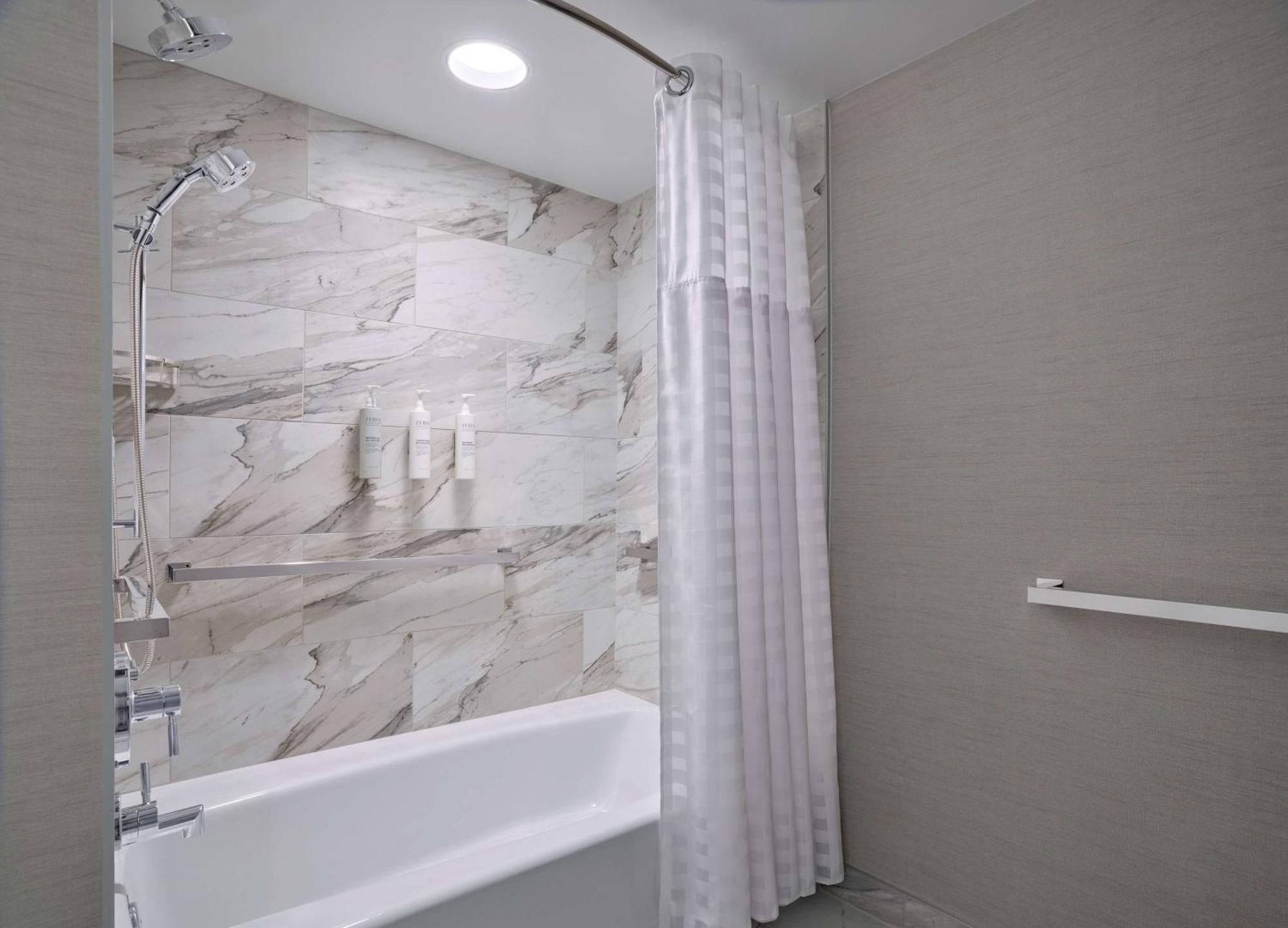 King Room - Mobility Access/Non-Smoking,1557435967:JPEG