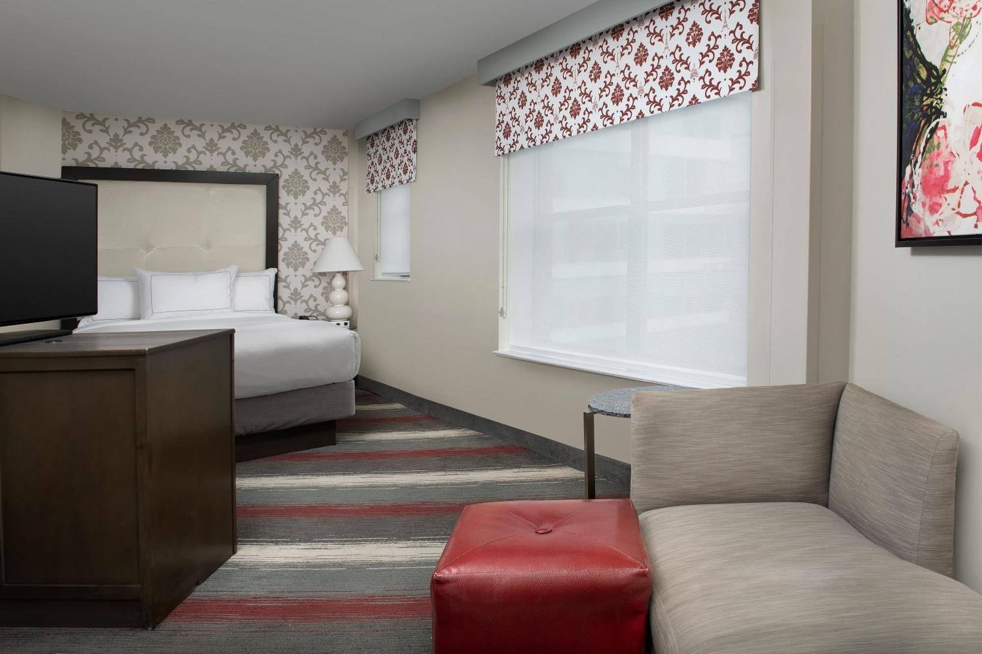 Deluxe Queen Room,1551693343:JPEG