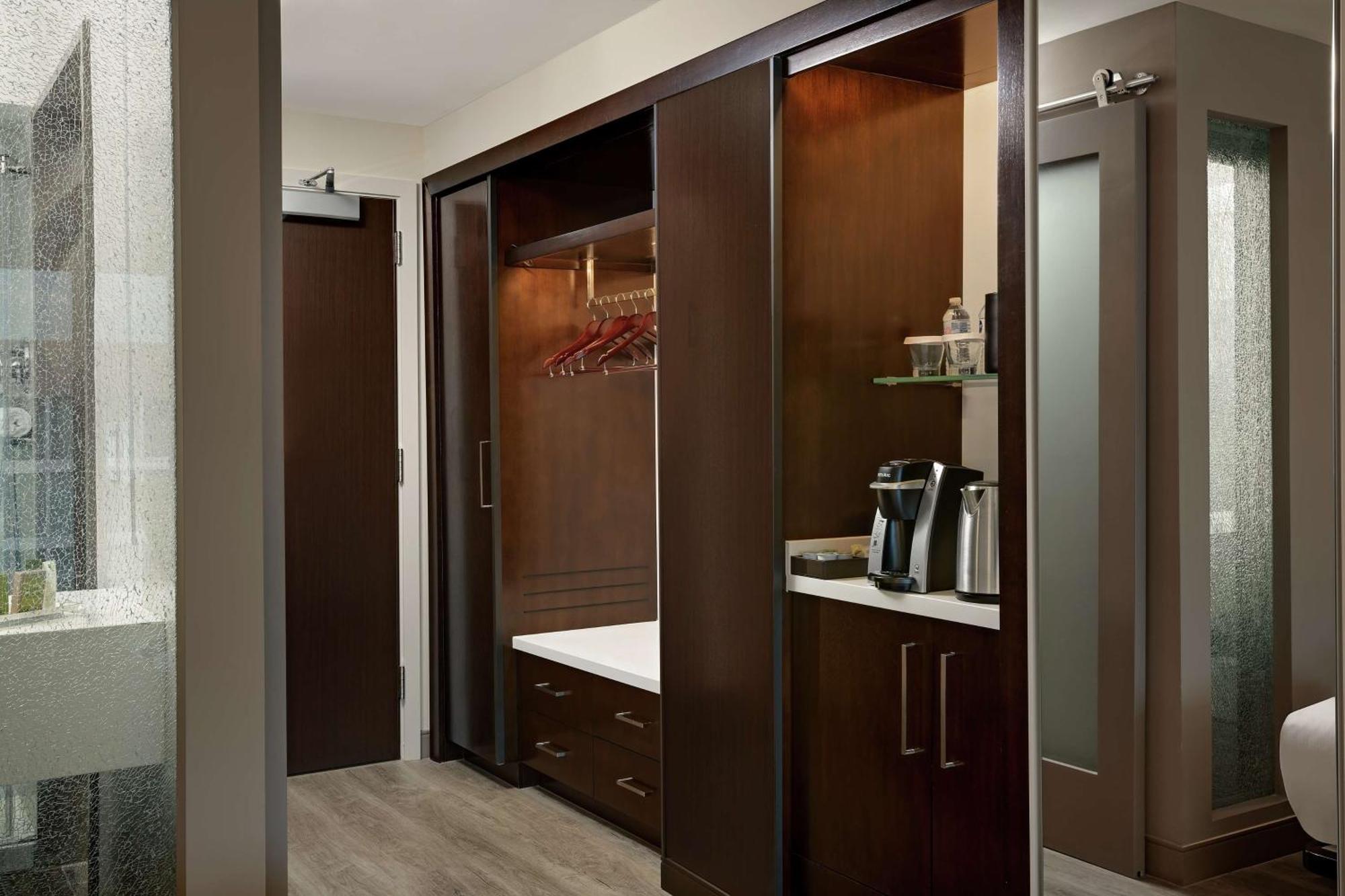 Deluxe King Room,1548820852:JPEG