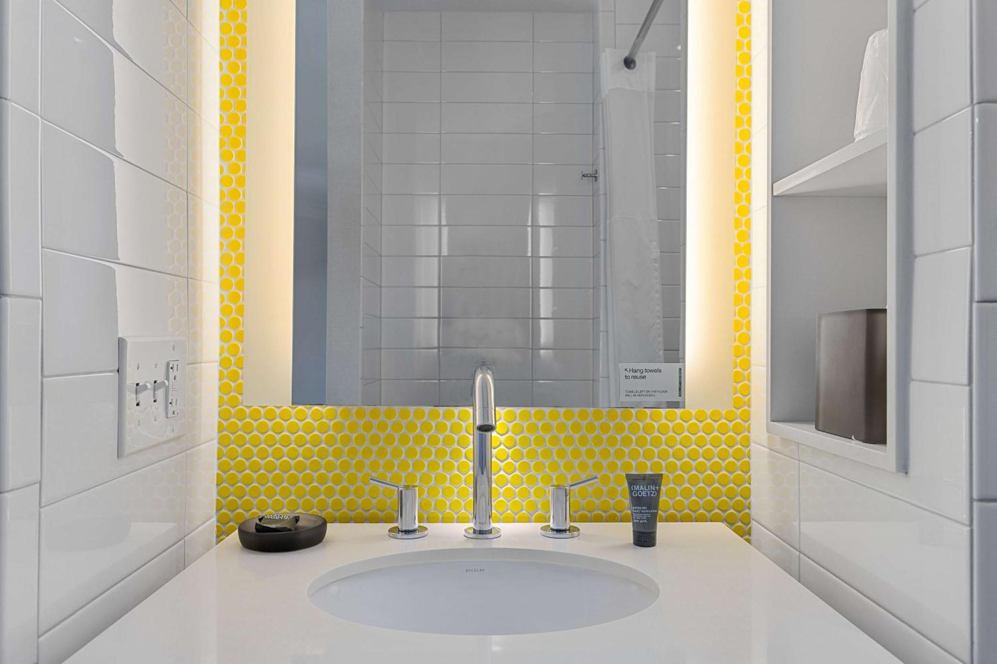 Compact Queen Room