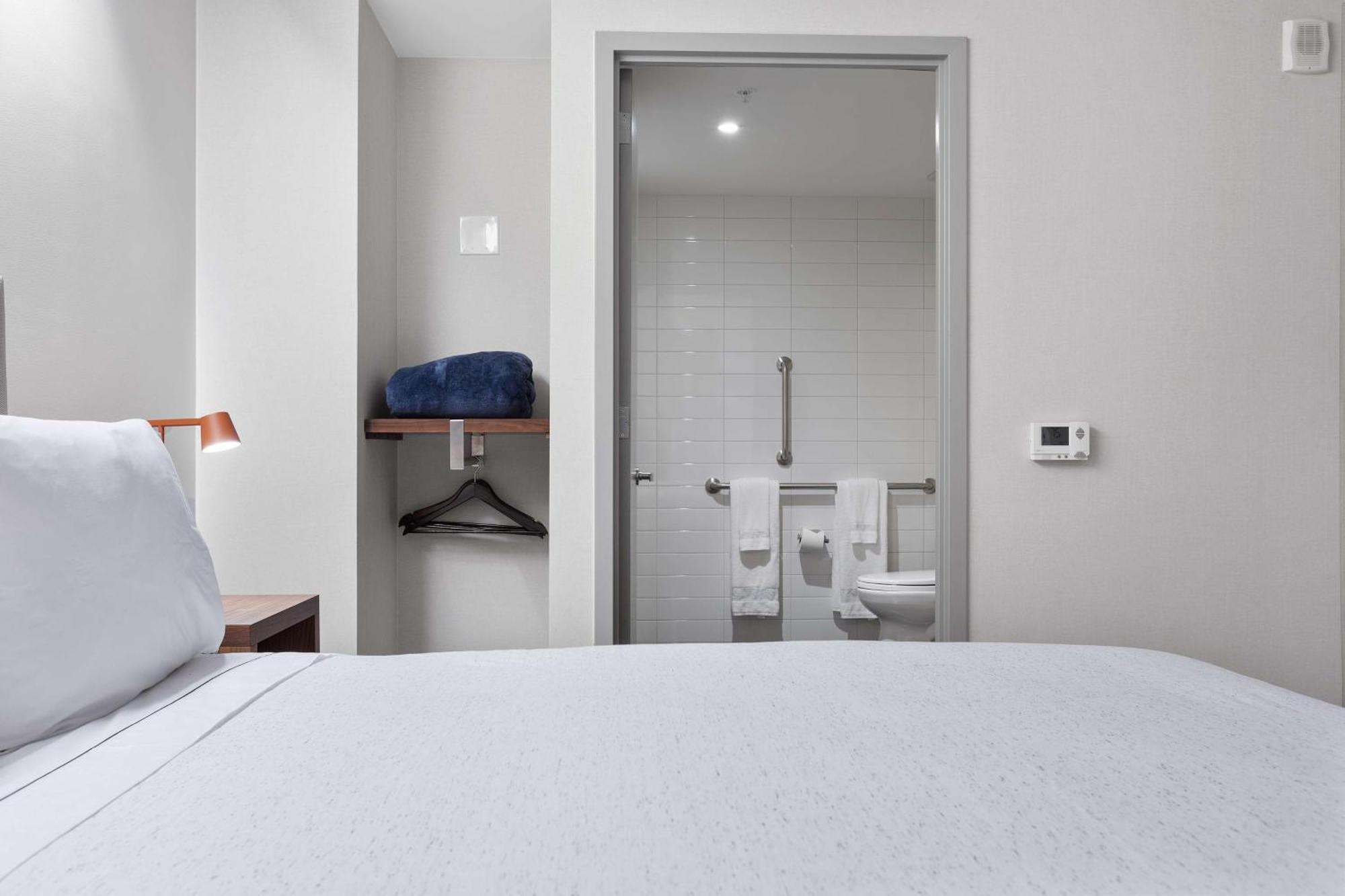Compact Queen Room