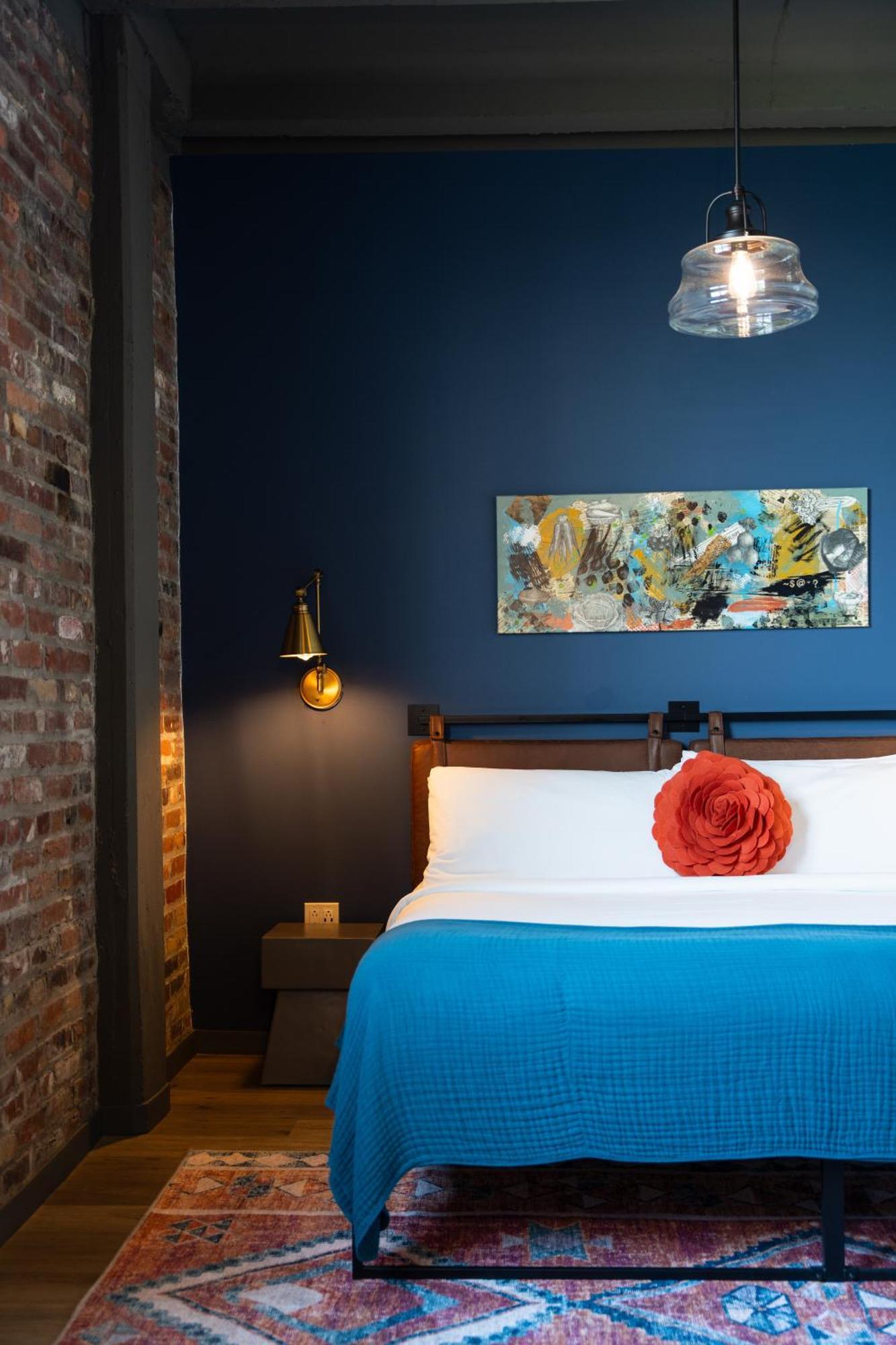 Grand King Accessible,1592216544:JPEG