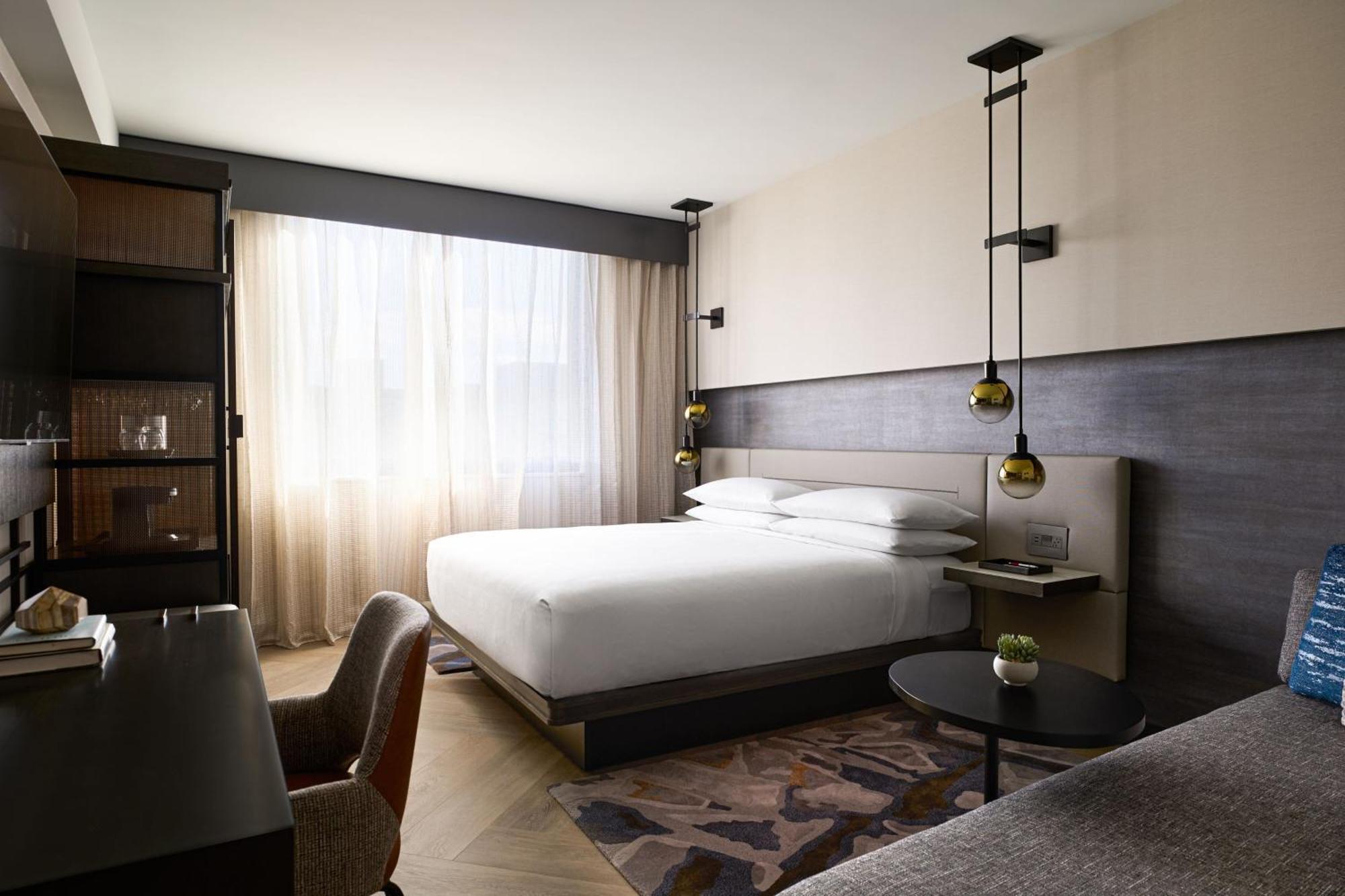 Corner King Room