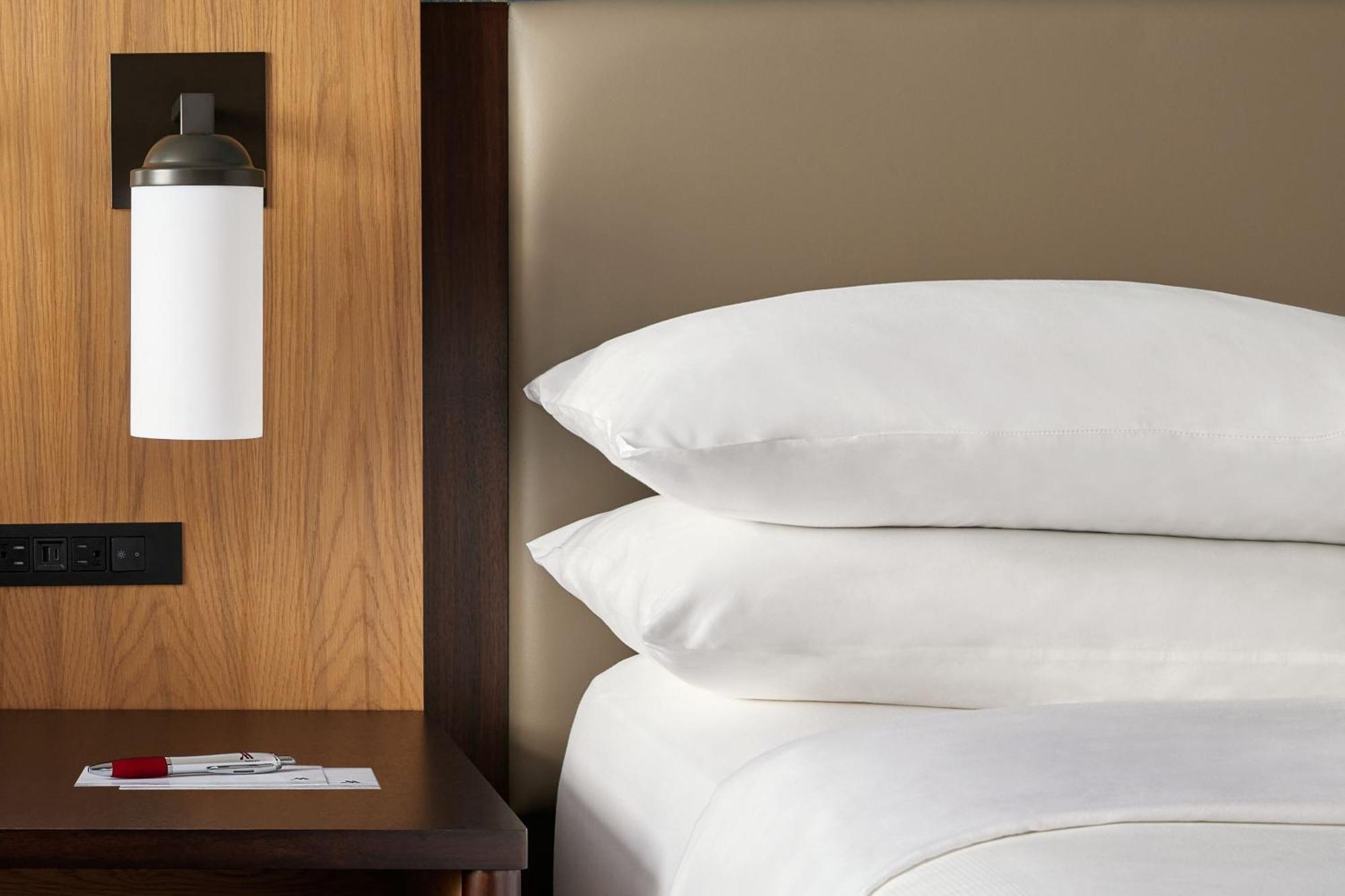 Deluxe Corner King Room