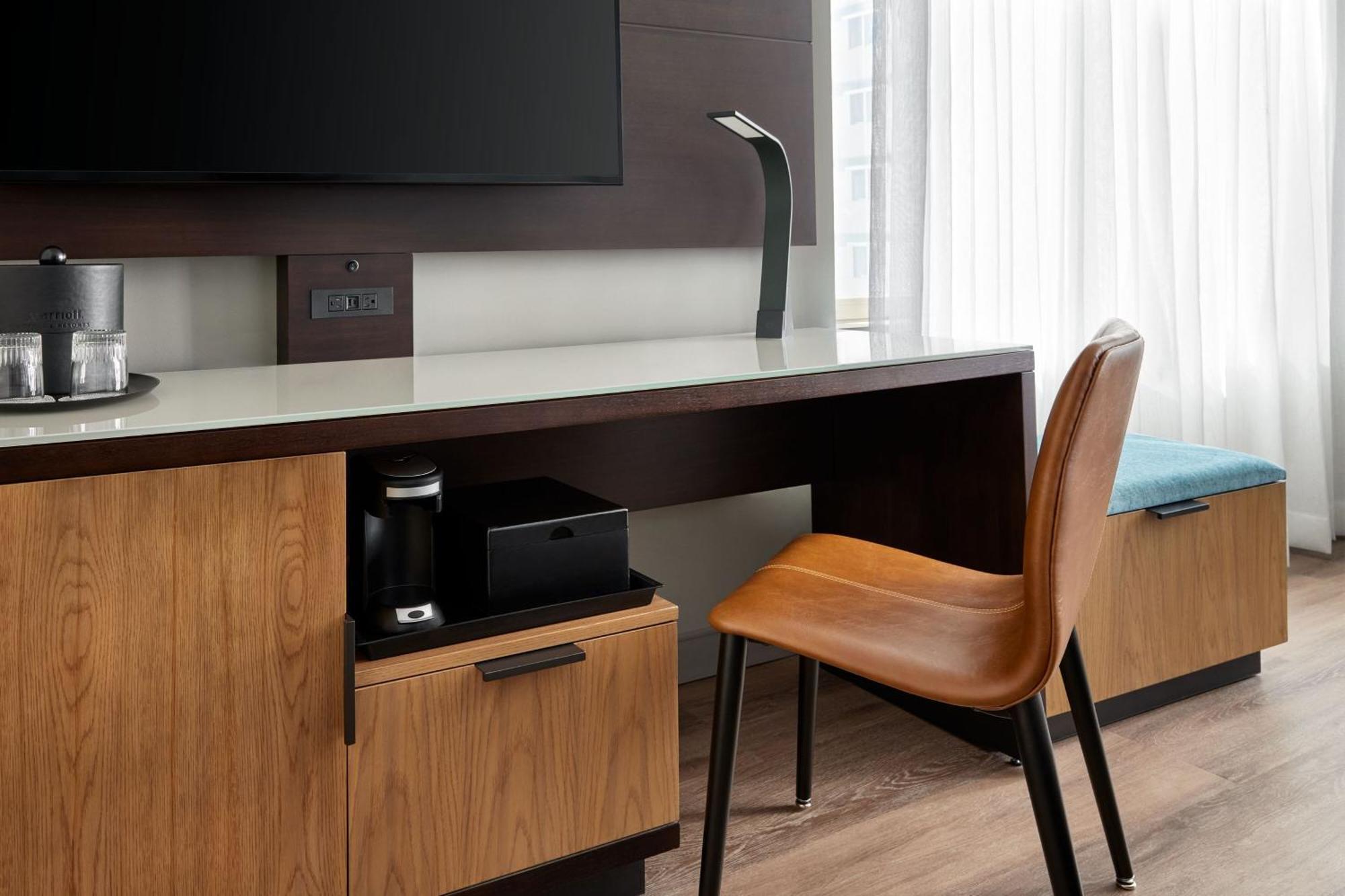 Queen Room Two Queen Beds Club Lounge Access