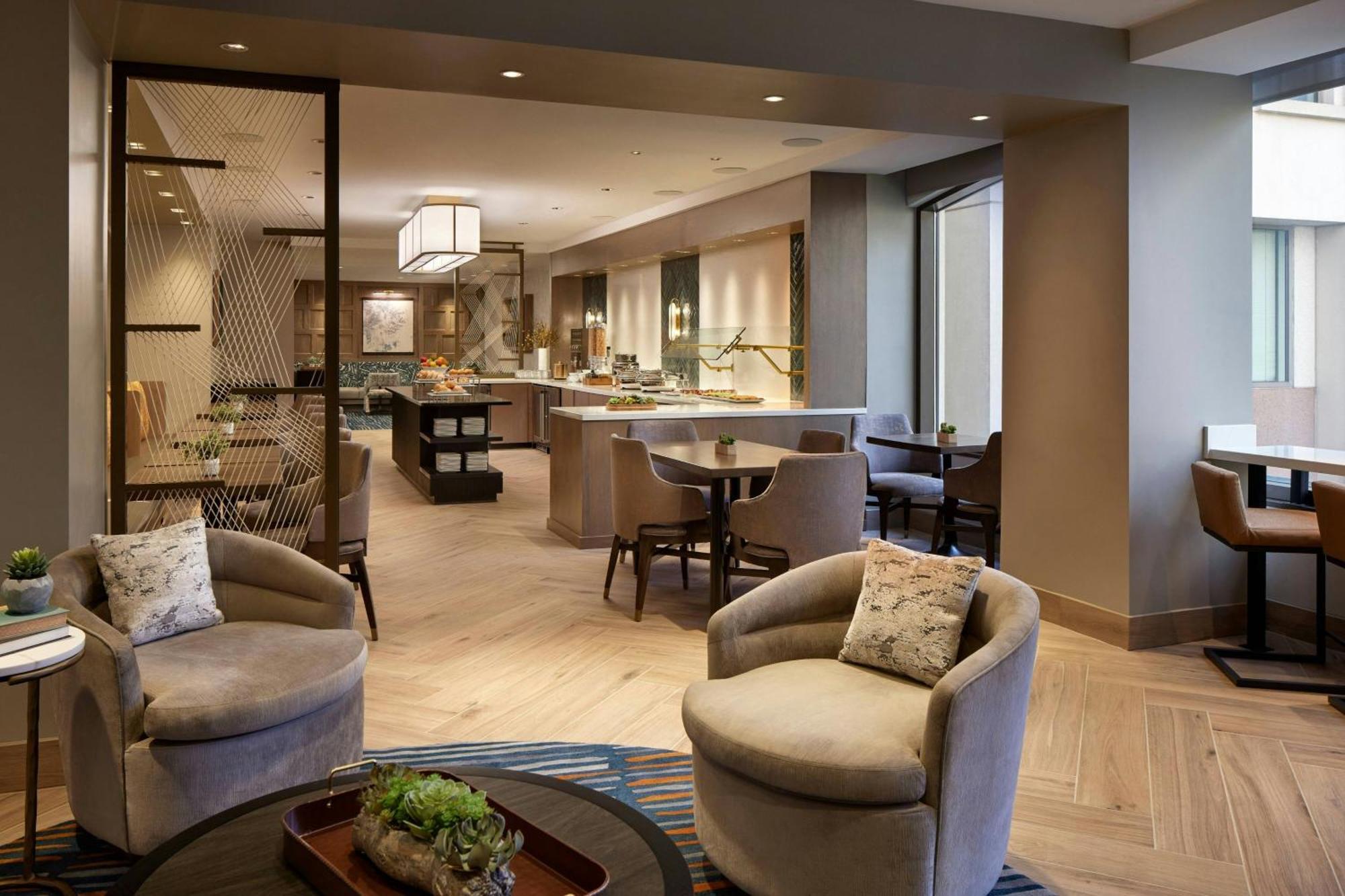 Queen Room Two Queen Beds Club Lounge Access