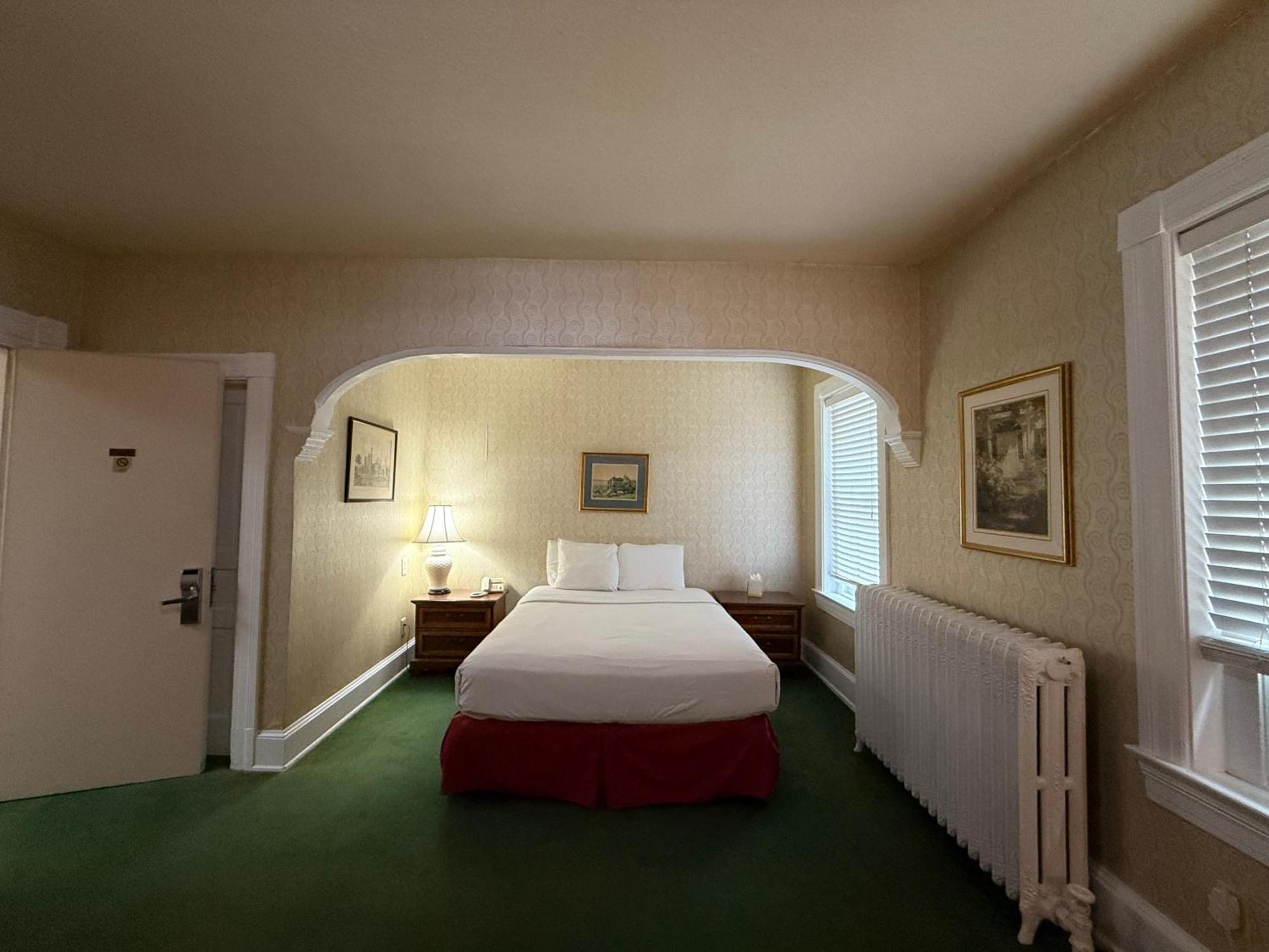 Standard Queen Room