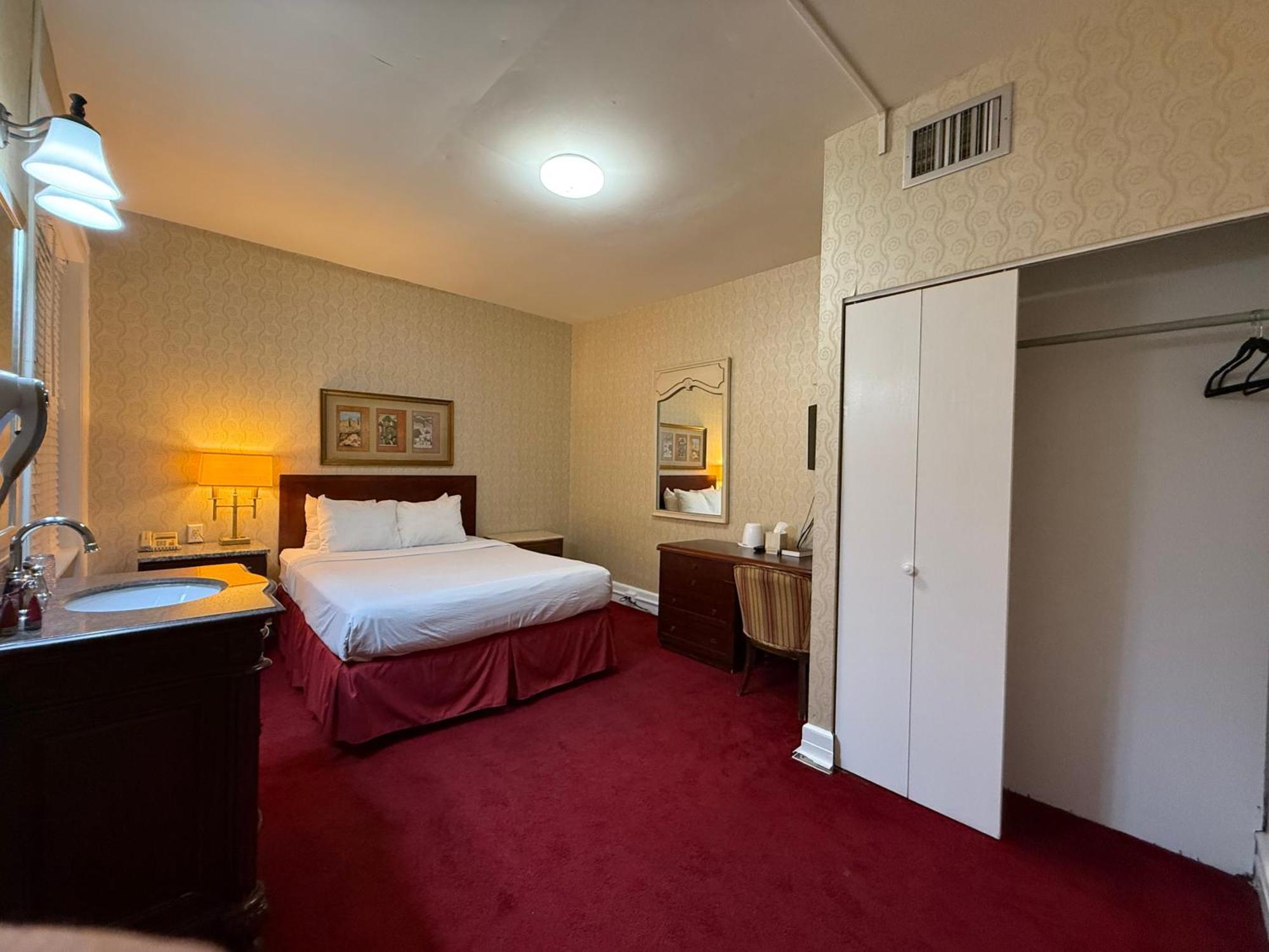 Standard Queen Room