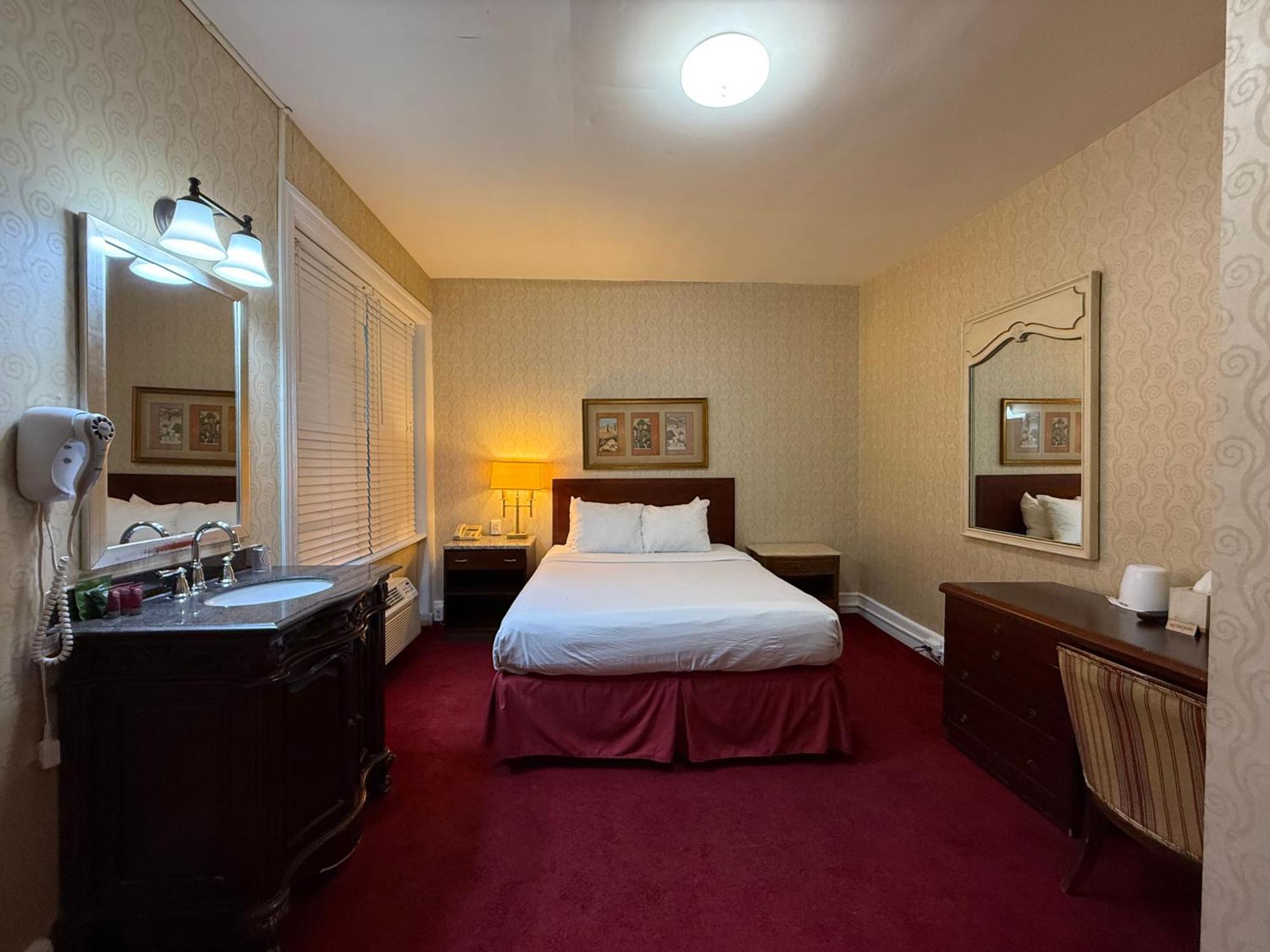 Standard Queen Room