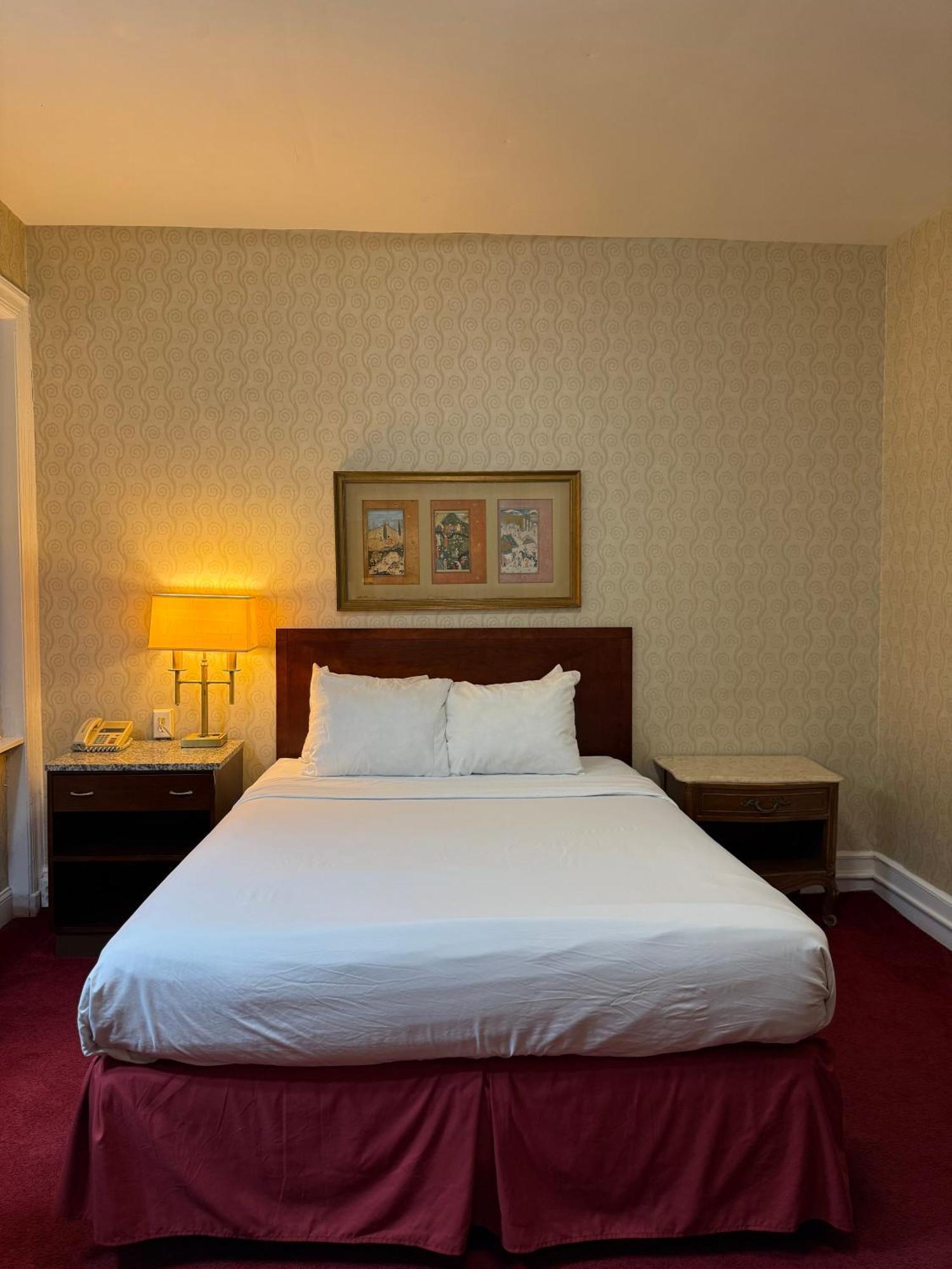 Standard Queen Room