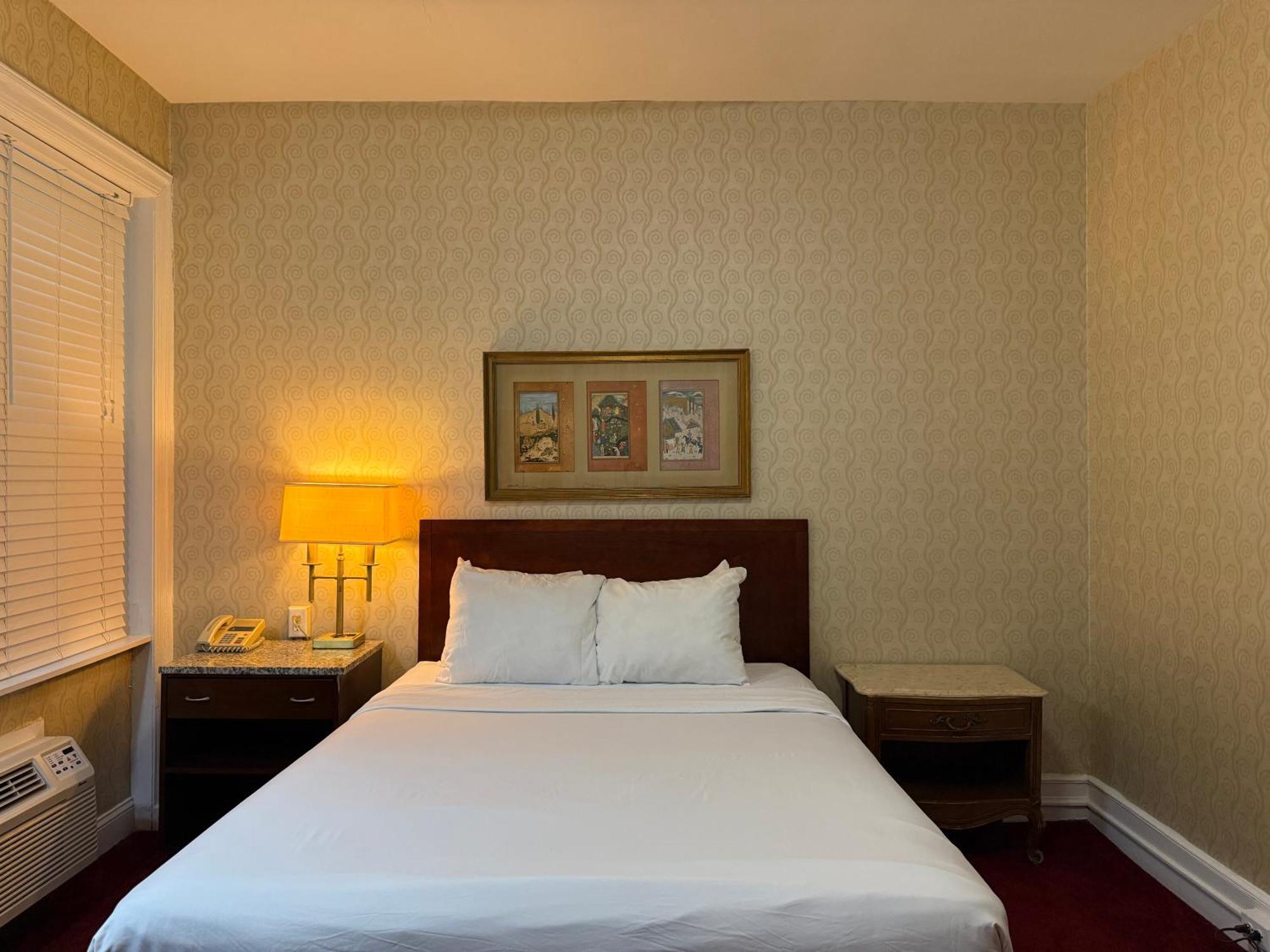Standard Queen Room