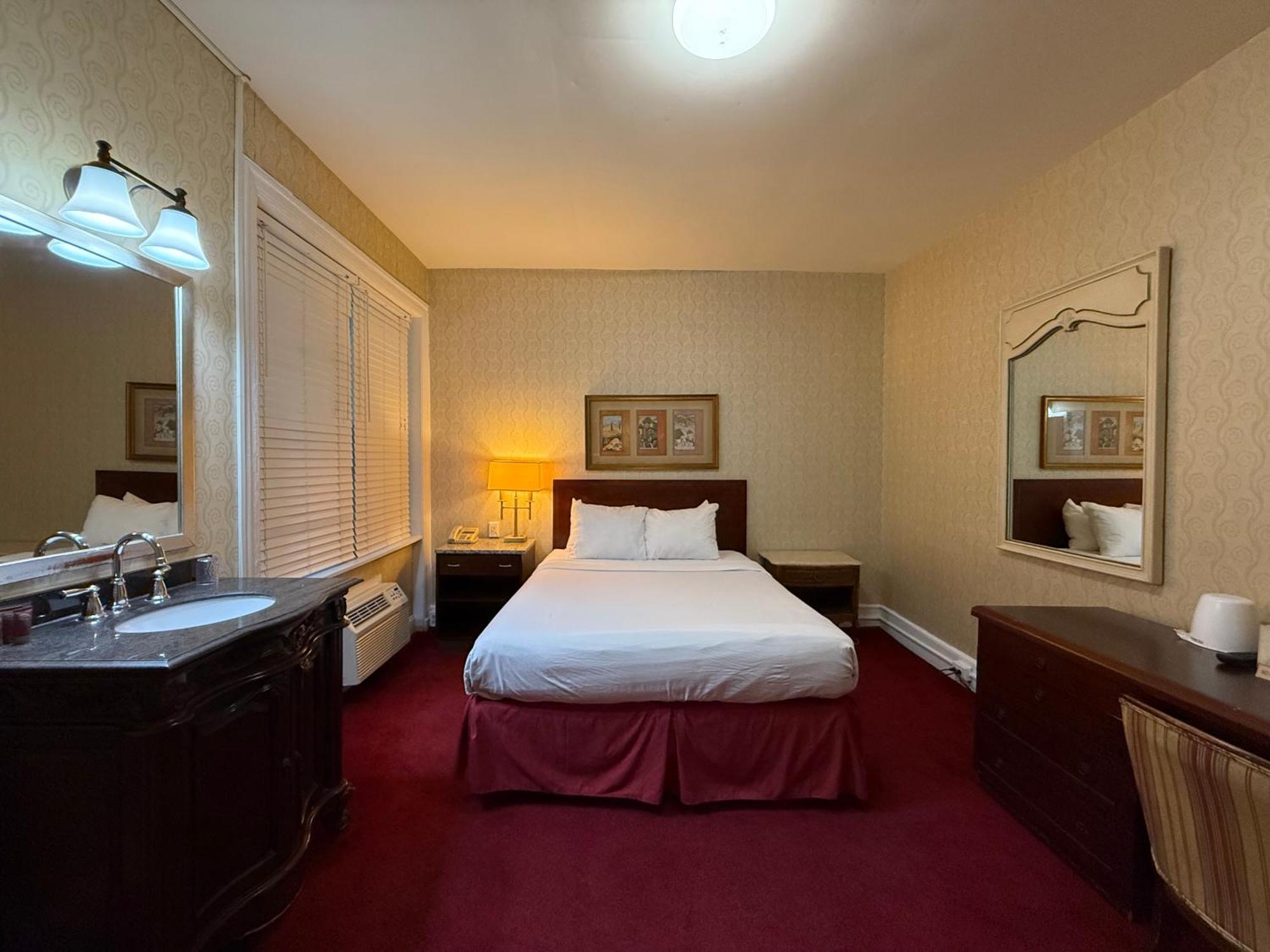 Standard Queen Room