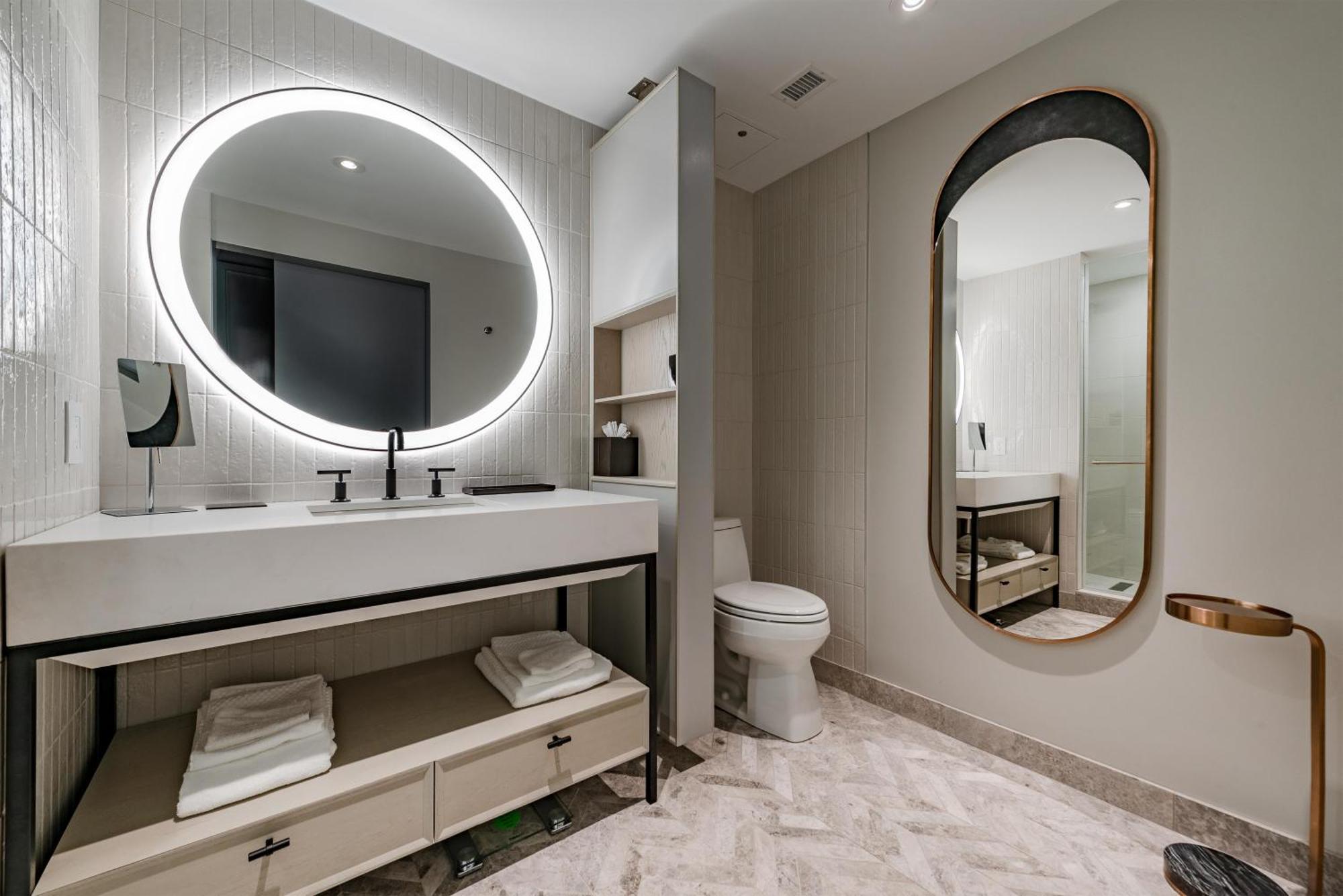 One-Bedroom King Suite