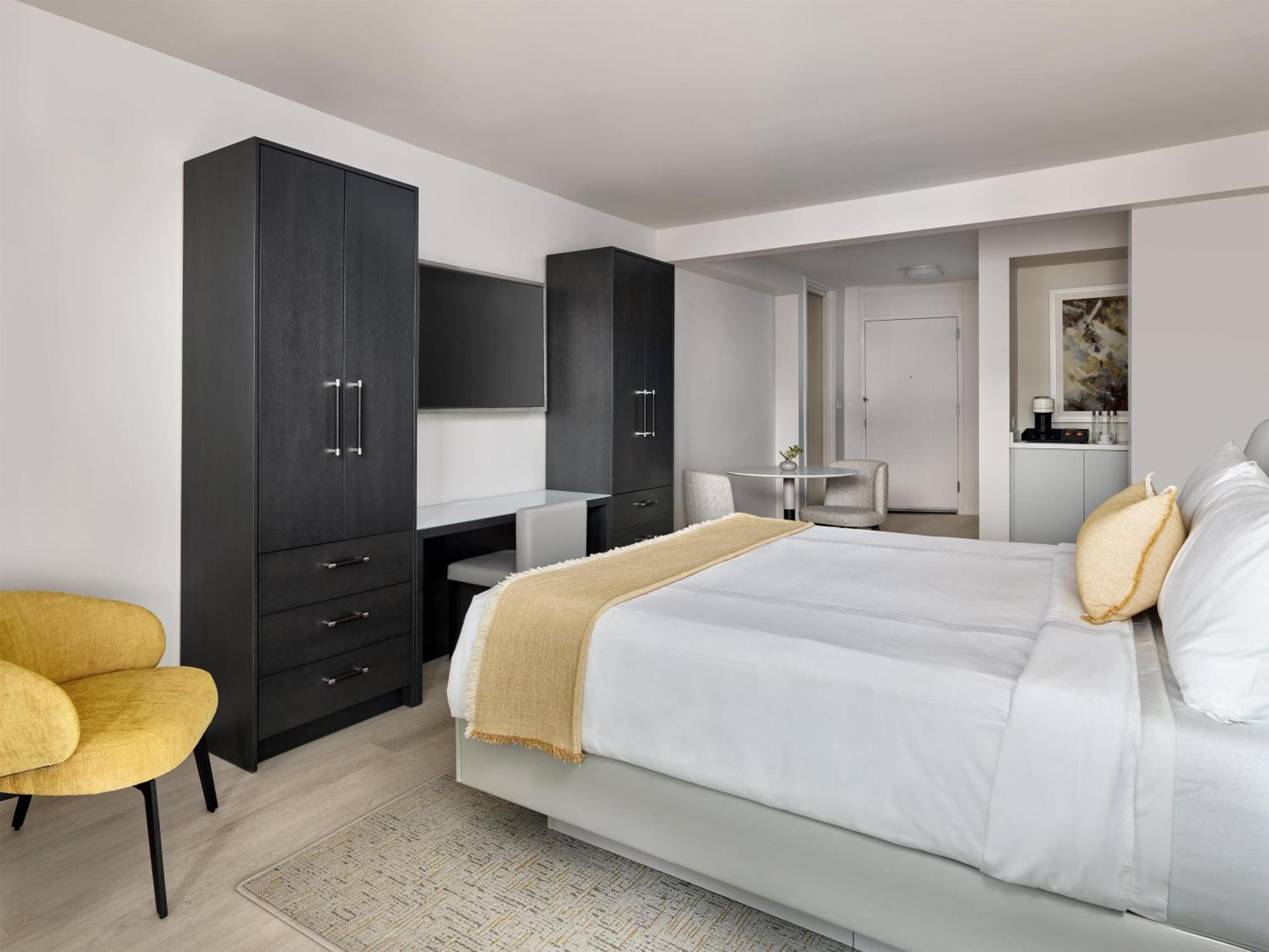 King Room with Furnished Balcony