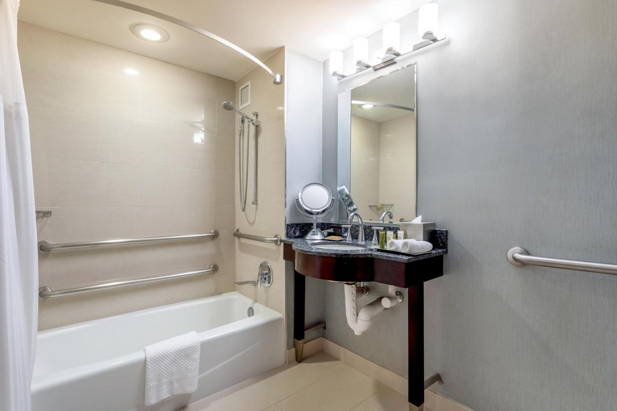 Double Room with Two Double Beds and Tub - Mobility/Hearing Accessible