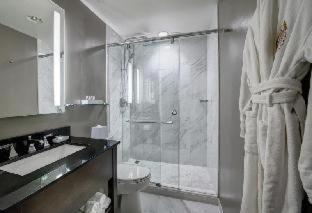 Standard Queen Room with One Queen Bed,1153883805:JPEG