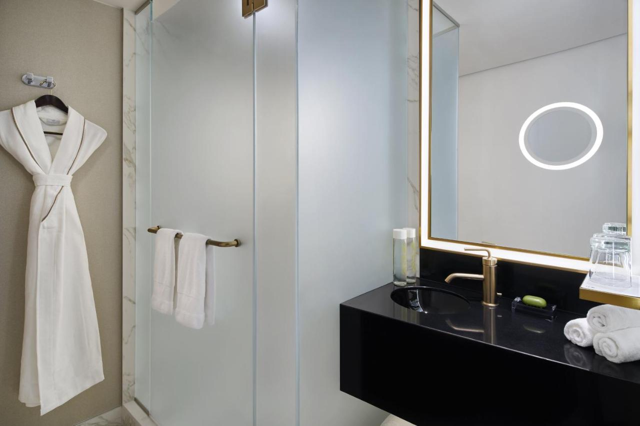 Deluxe King Room,1366007060:JPEG